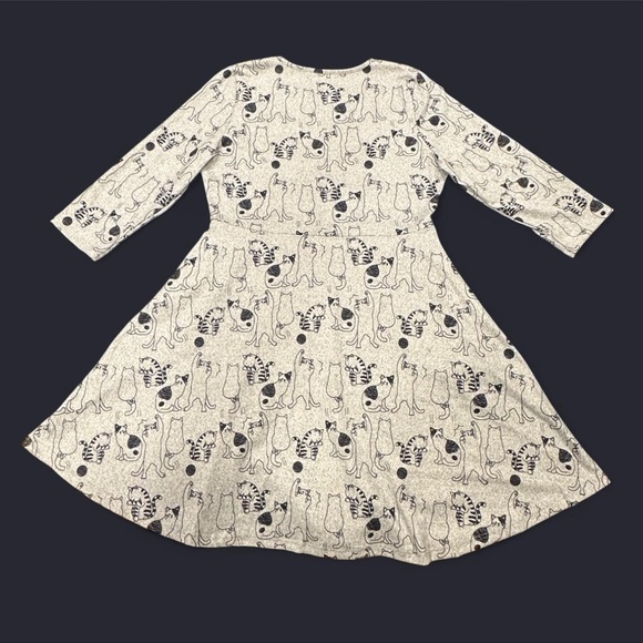 Grey stretch knit dress with whimsical cat print, long sleeves and pockets. - Picture 3 of 9